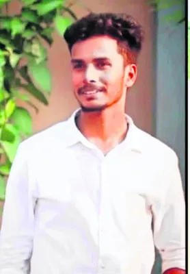 క్రికెట్ ఆడుతూ విద్యార్థి మృతి
