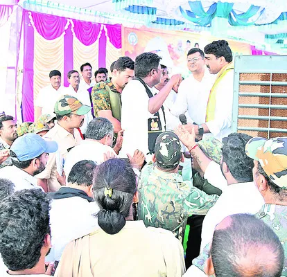 దళిత నాయకుల నిరసన