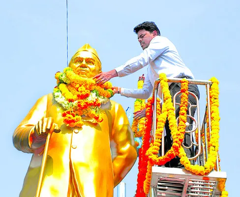 ● బాబూజీకి ఘననివాళి