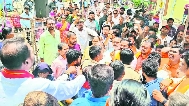 తూర్పులో ‘ఫొటో’ రాజకీయం
