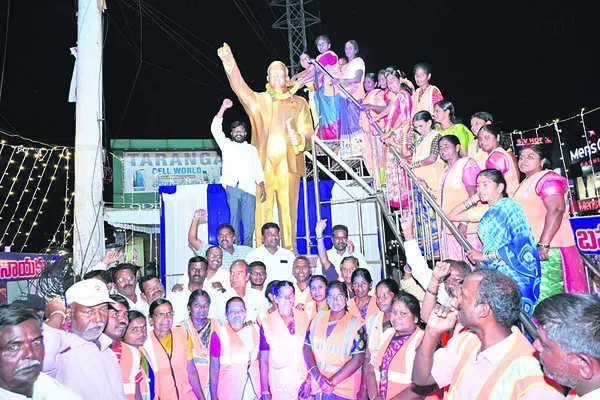 అంబేడ్కర్కు నివాళి