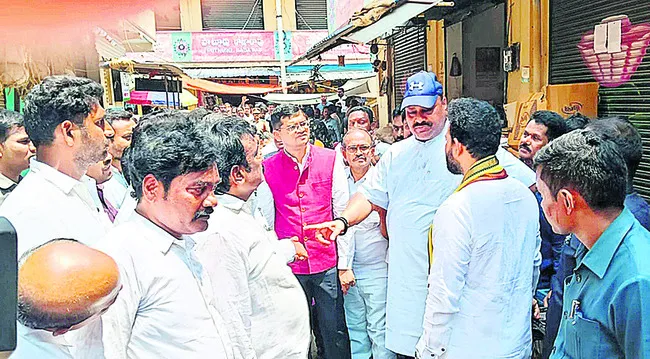 15లోగా పెద్దమార్కెట్ కూల్చేయండి