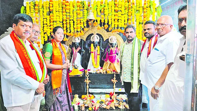 రామాలయానికి వెండి కిరీటాలు