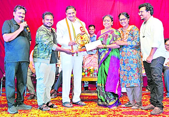 ఉత్తమ ప్రదర్శన నాన్న నేనొచ్చేస్తా