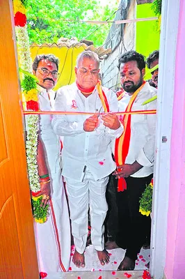 నిరుపేద గుడిసె.. కాంక్రీట్ ఇల్లుగా మారింది
