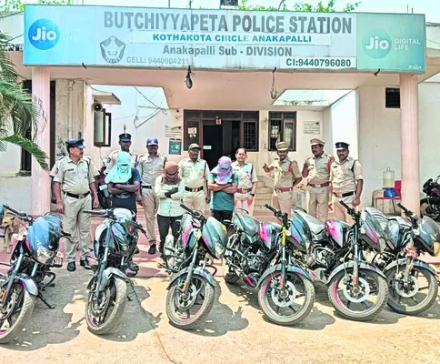 ముగ్గురు బైకు దొంగల అరెస్టు