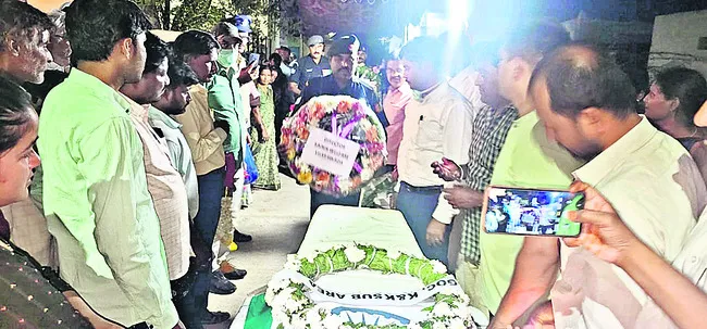 సైనిక లాంఛనాలతో జవాన్కు అంత్యక్రియలు