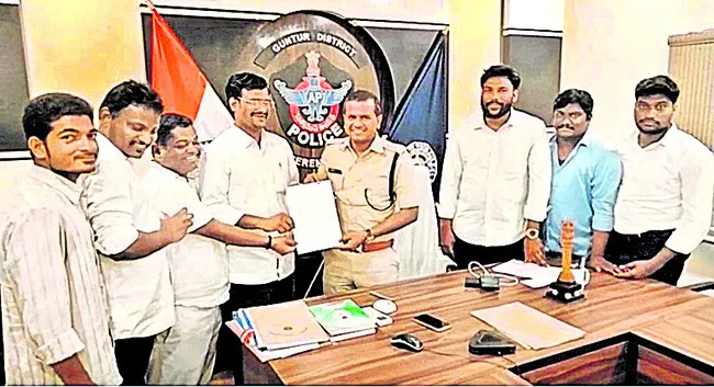 పాన్మసాలా యాడ్స్ చేస్తున్న సెలబ్రిటీలపై చర్యలు తీసుకో