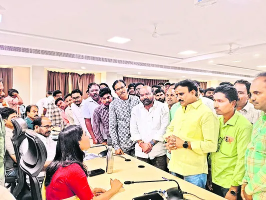 బదిలీ నిర్ణయాన్ని వెనక్కి తీసుకోవాలి