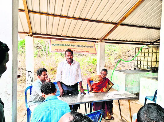 ప్రతి ఇంటి నుంచి చెత్తను సేకరించాలి