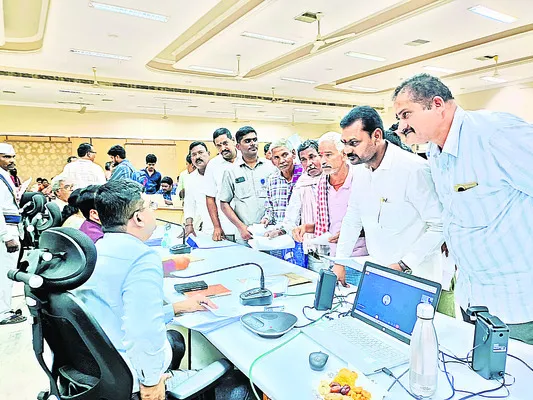 ప్రజలకు రక్షణ కల్పించండి