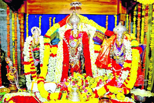 ఘనంగా జగదభిరాముని పట్టాభిషేకం