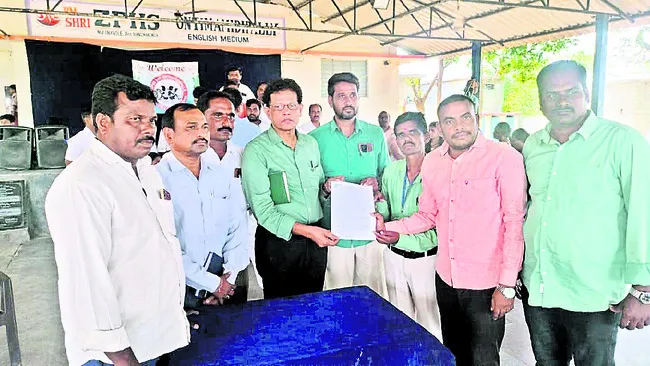 ఒంటిమామిడిపల్లి పాఠశాల సందర్శన