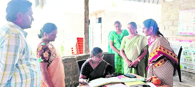 చిన్నారుల పోషణపై ప్రత్యేక దృష్టి