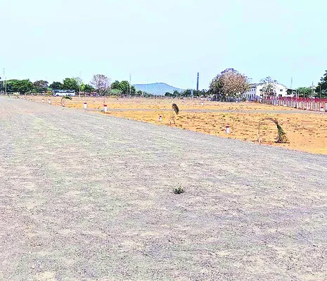 గత ఏడాది కంటే తగ్గిన ఆదాయం