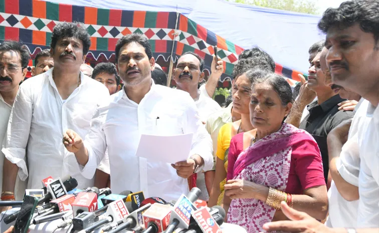 YS Jagan Warn Kutami Govt Favour Police at Papireddypalli