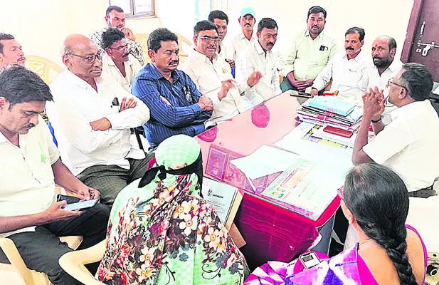 పూలే జయంతికి ఏర్పాట్లు చేయాలి
