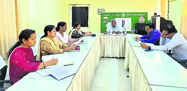 వరి కోతలు వాయిదా వేసుకోవాలి