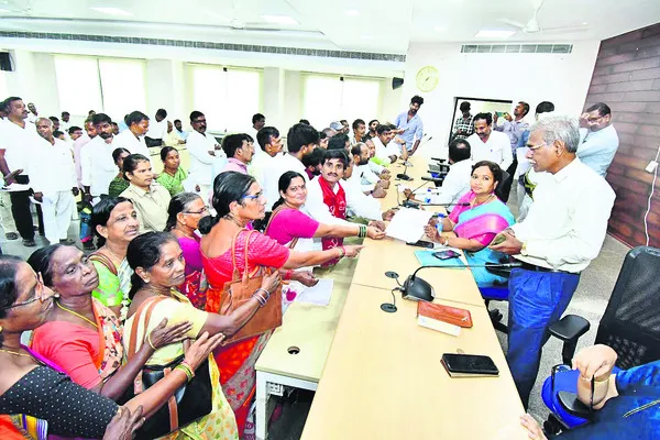 బెనిఫిట్స్ లేవు.. పెన్షన్ లేదు