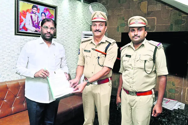 చాతకొండ బెటాలియన్ అభివృద్ధికి రూ.20 లక్షలు