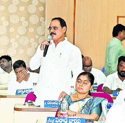 ప్రశ్నించకపోతే రూ.50 వేలు ఇస్తారట: ఎంపీపీ మొదలవలస