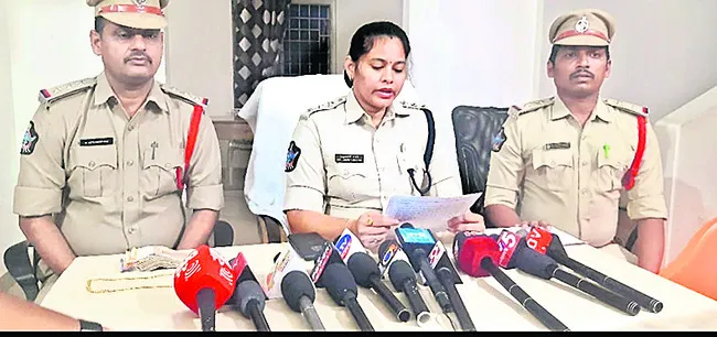 యువకుడి హత్య కేసును ఛేదించిన పోలీసులు