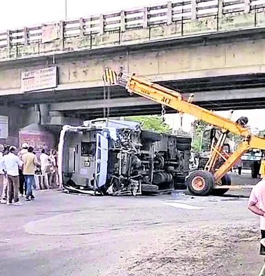ఆర్టీసీ బస్సు బోల్తా..