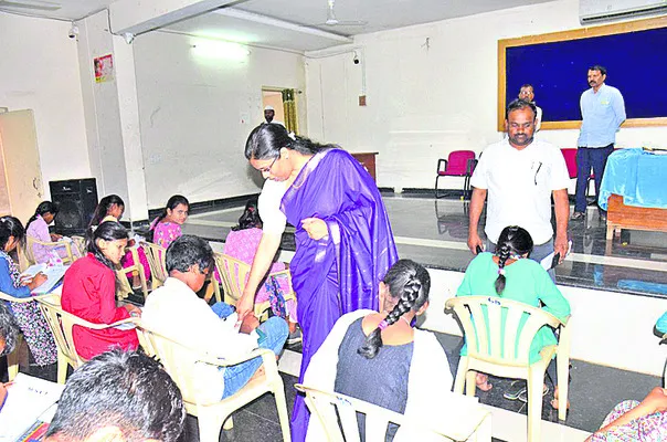 పరీక్షాకేంద్రాల పరిశీలన