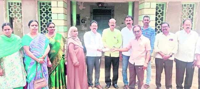 విద్యార్థి చికిత్సకు ఉపాధ్యాయుల చేయూత