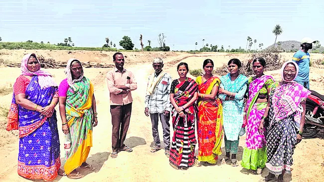 మూలవాగును ముంచుతుండ్రు