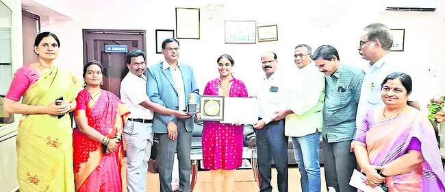 ‘యూత్ పార్లమెంట్’లో కేయూ విద్యార్థిని ప్రతిభ