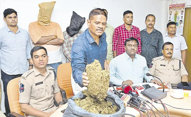 Gang arrested by police in this case