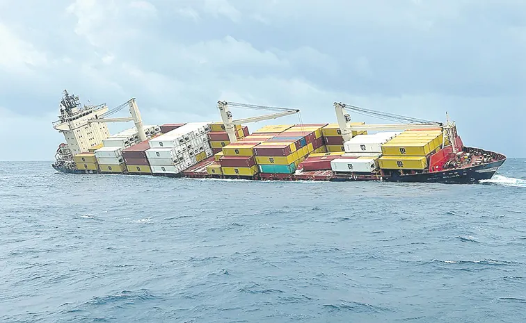 Liberian cargo ship sinks off Kochi