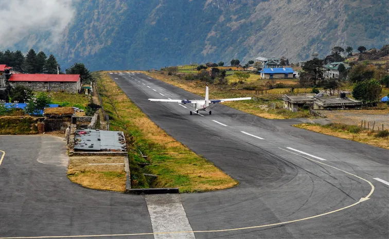 Why is Lukla the most dangerous airport in the world 5 Facts
