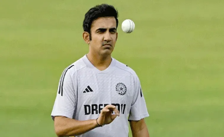 Gautam Gambhir flies back to India due to family emergency before India vs England Tests
