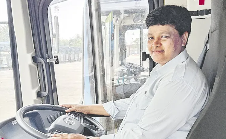Saritha Record as the first woman RTC driver in Telangana