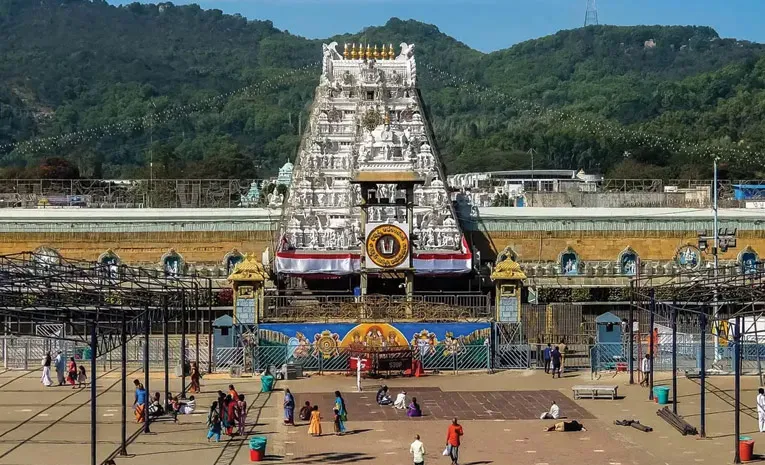 Devotees Huge Rush at Tirumala