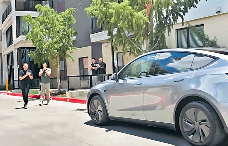 First fully autonomous car self delivery