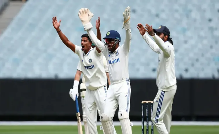 India bowlers toil, Lions trail by 156