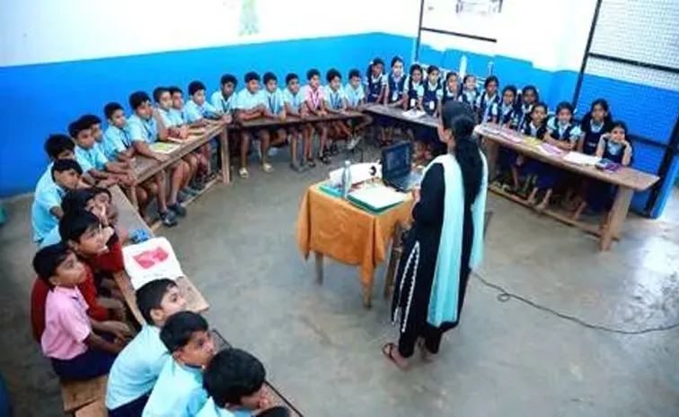 Kerala Schools Semicircular Seating No More Backbenchers