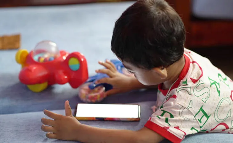 Did You Konw How Much Indian kids spending Time On Phone