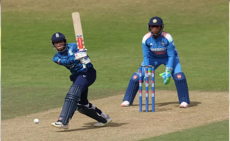 Fifties from Dunkley, Davidson-Richardson guide England to 258 in 50 overs