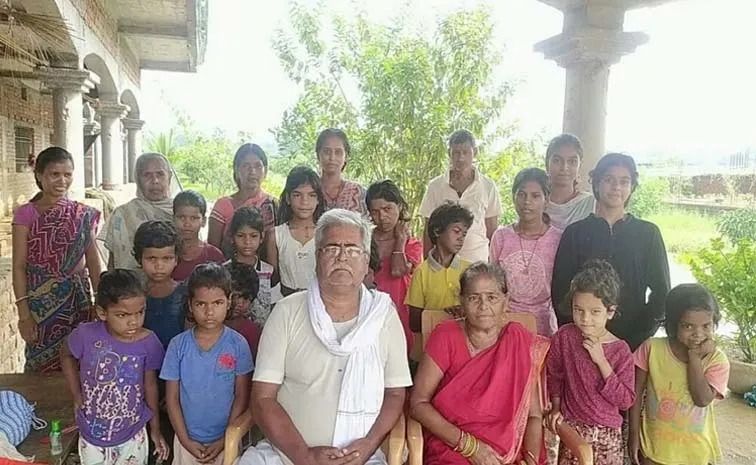66 Year OldHare Ram Pandey Become Father Of 35 abandoned Girls