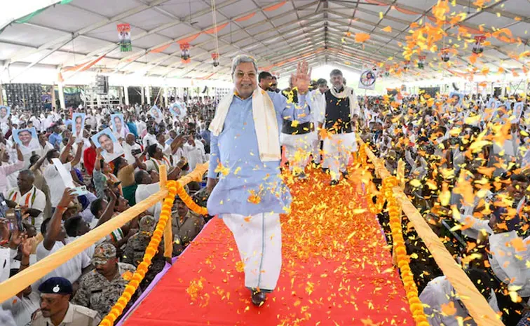 Karnataka CM Siddaramaiah Irked On Party Event Dais
