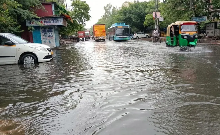 Heavy Rain Lashes Delhi NCR Waterlogging