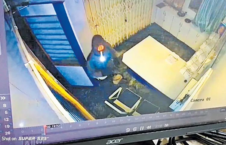 Massive theft case at the SBI branch has become a challenge for the police