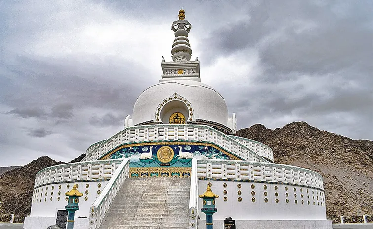 lay tour chech this better Kashmir touring package