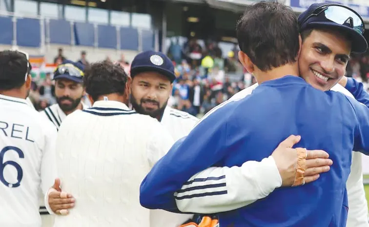 Gambhir Once In A Blue Moon Act Surprises Ravi Shastri: Not often That