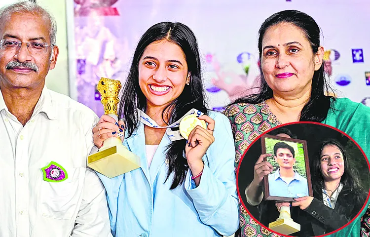 Divya Deshmukh gets a grand welcome in her hometown