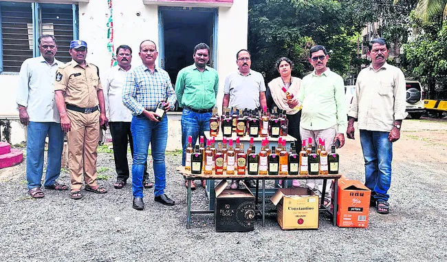 మాజీ ఆర్మీ అధికారి అరెస్టు